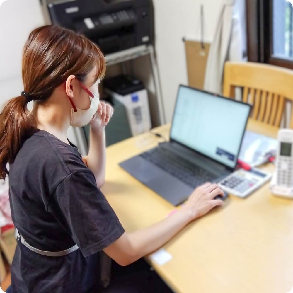 大串侑里子の業務風景